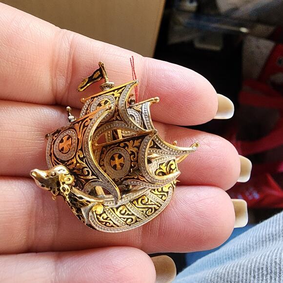 Vintage Damascene Revival 4-Mast Ship Brooch | Signed Spain Nautical Pin - Picture 7 of 8